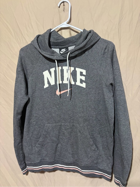 Nike Tops - Nike sweatshirt